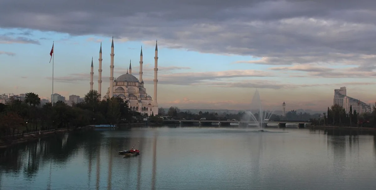 Seyhan Nehri ve Merkez Park