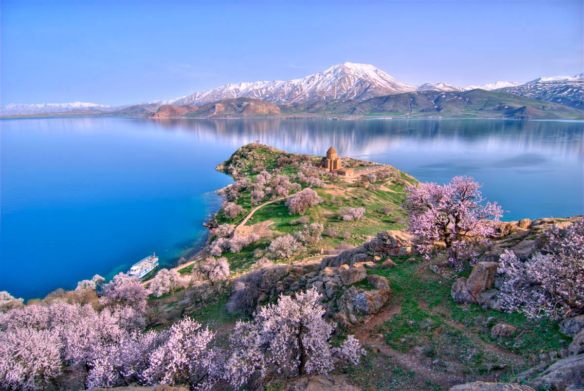 Akdamar Kilisesi ve Adası