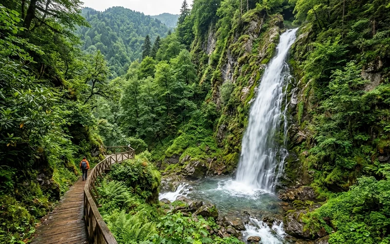 Mençuna Şelalesi