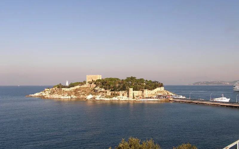 Güvercinada Kalesi