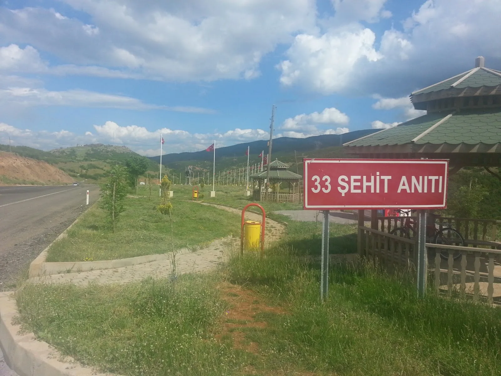 33 Şehitler Anıtı