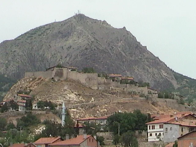İskilip Kalesi ve Kaya Mezarları
