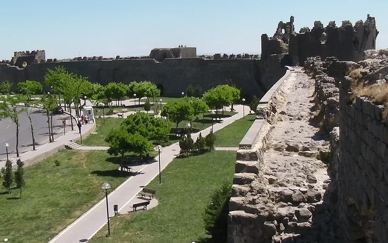 Diyarbakır Surları ve Hevsel Bahçeleri