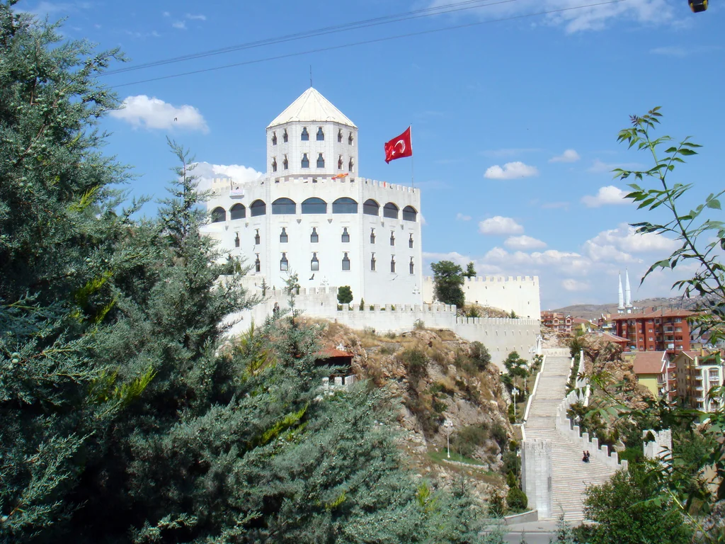 Estergon Kalesi Türk Kültür Merkezi