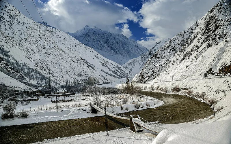 Hakkâri Kalesi ve Sümbül Dağı Seyir Noktası