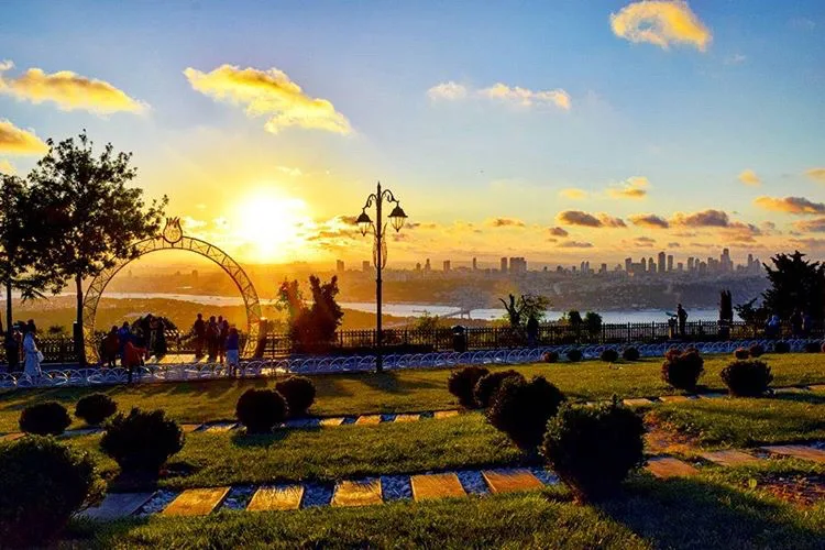 Büyük Çamlıca Tepesi ve Korusu