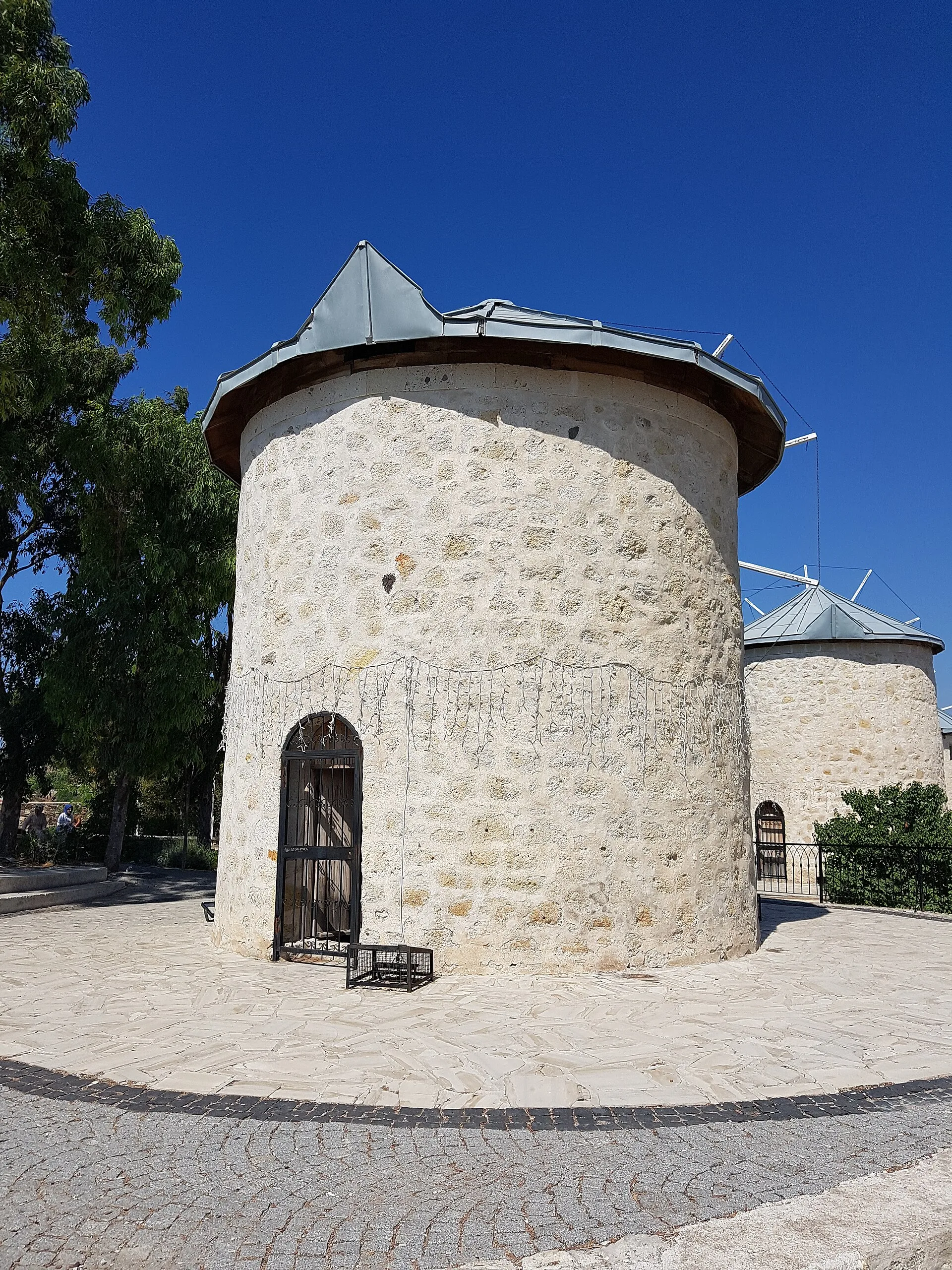 Alaçatı Tarihi Yel Değirmenleri