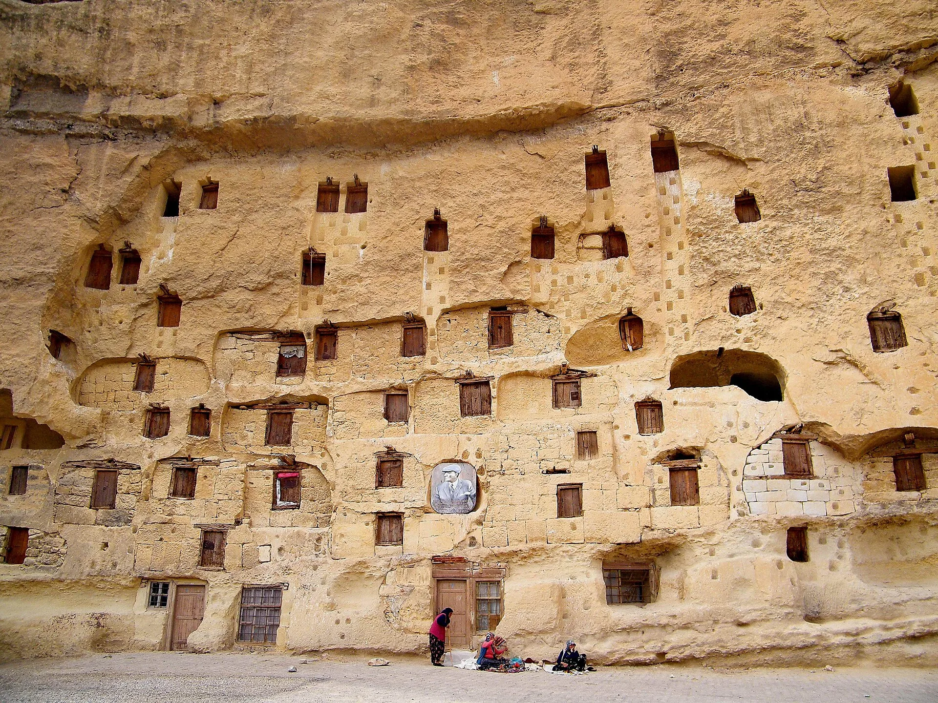 Manazan Mağaraları