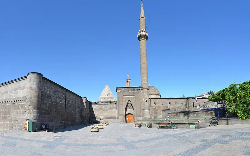 Hunat Hatun Külliyesi