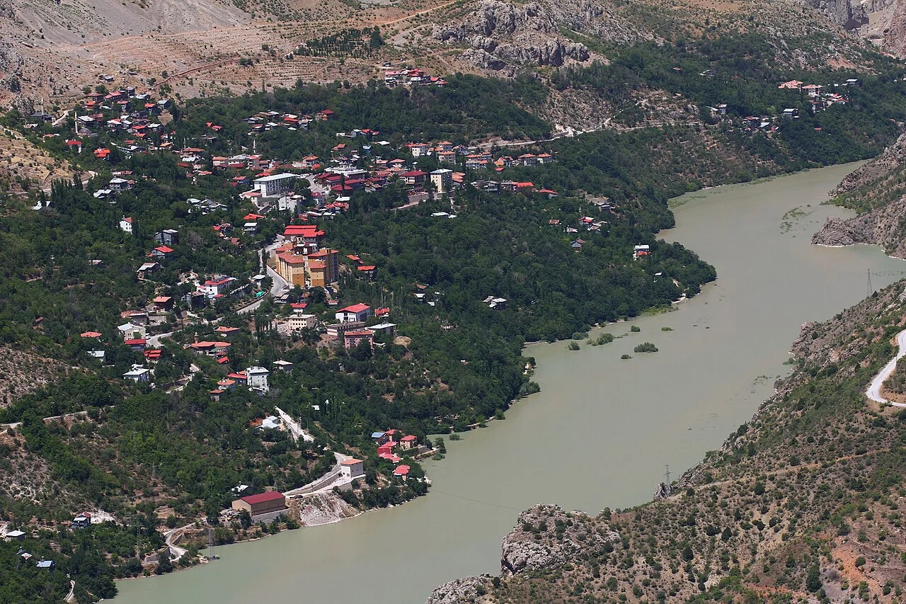 Kemaliye Karanlık Kanyon ve Taş Yolu