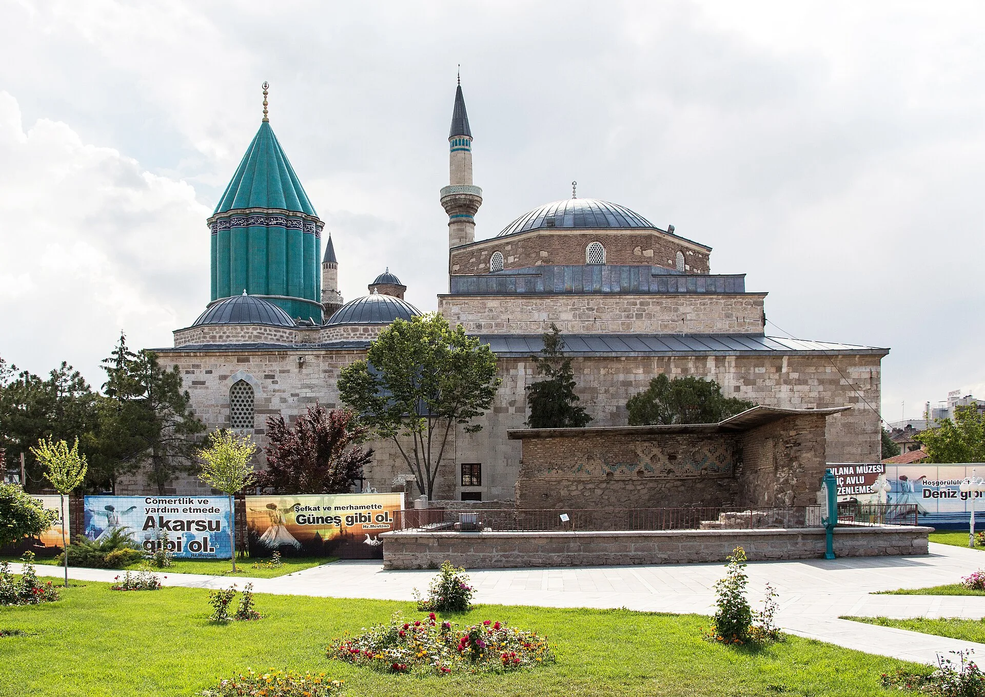 Mevlana Müzesi ve Türbesi (Kubbe-i Hadra)