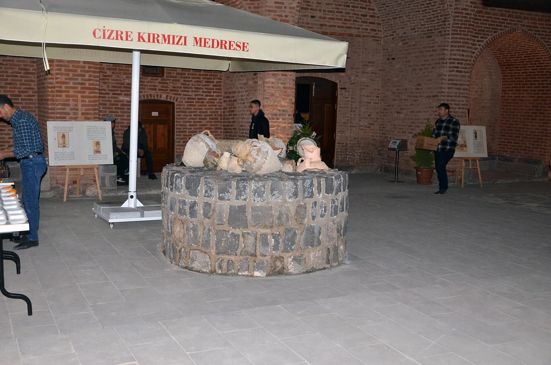 Kırmızı Medrese