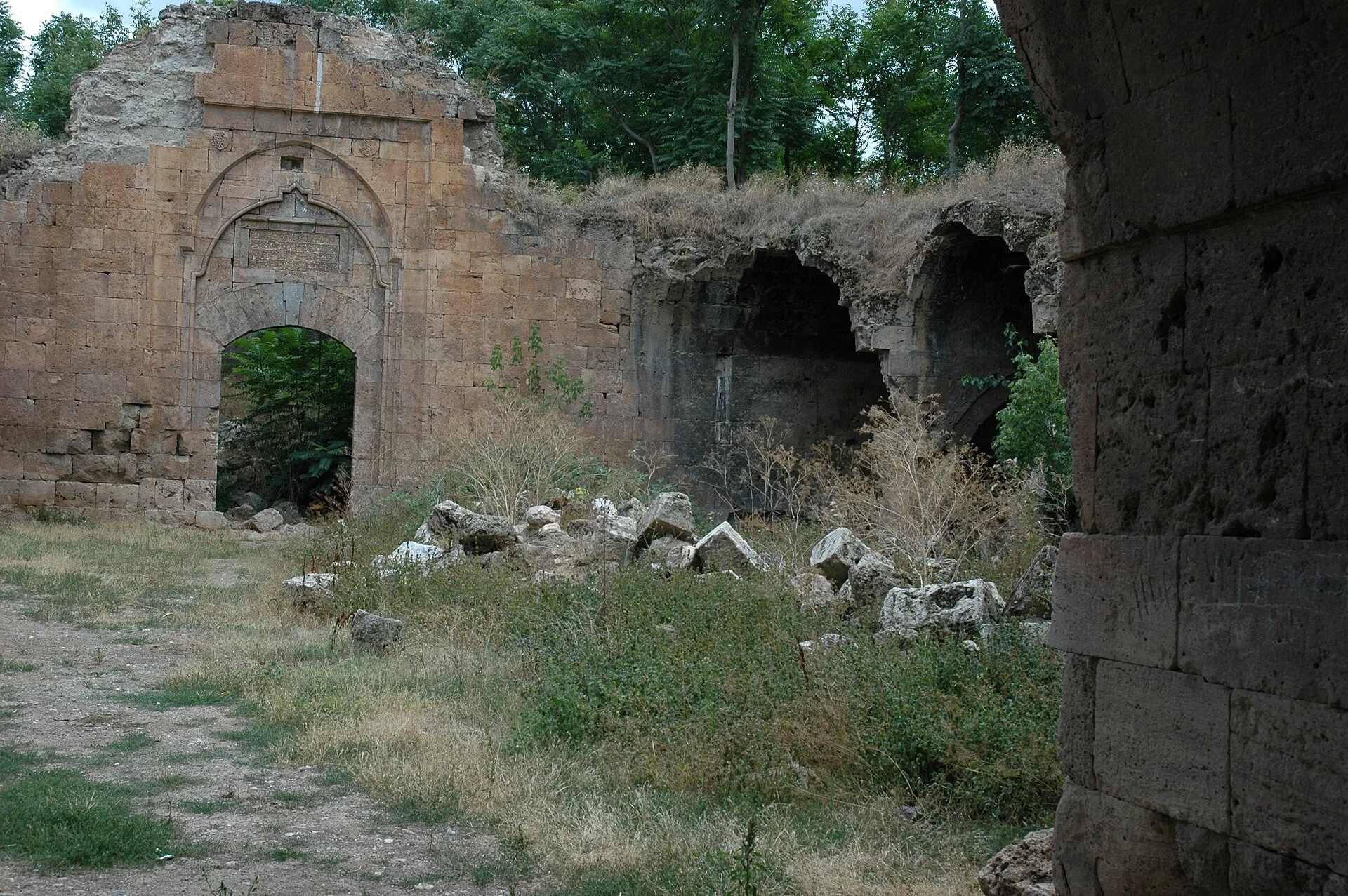 Mahperi Hatun Kervansarayı